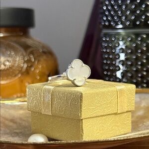 Clover mother of pearl sterling silver ring sz 8